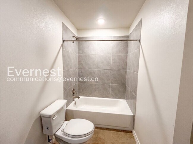 Building Photo - 2316 Duntov Dr