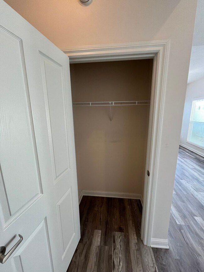 Building Photo - 2 Bedroom, 2 Bathroom Condo in The Woods a...