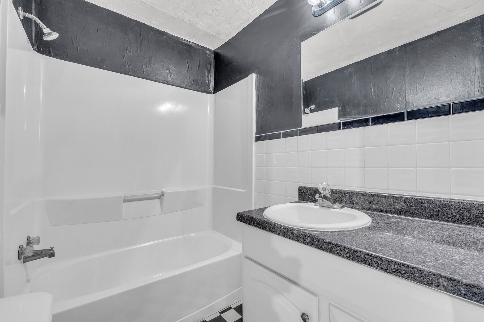 Building Photo - 523 18th St N