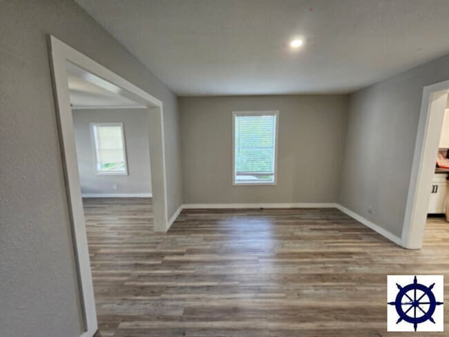 Building Photo - 255 Nelle Ave