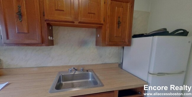 Building Photo - 349 Pleasant St