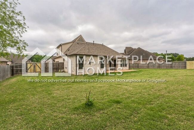 Building Photo - 5057 Maiden Ln