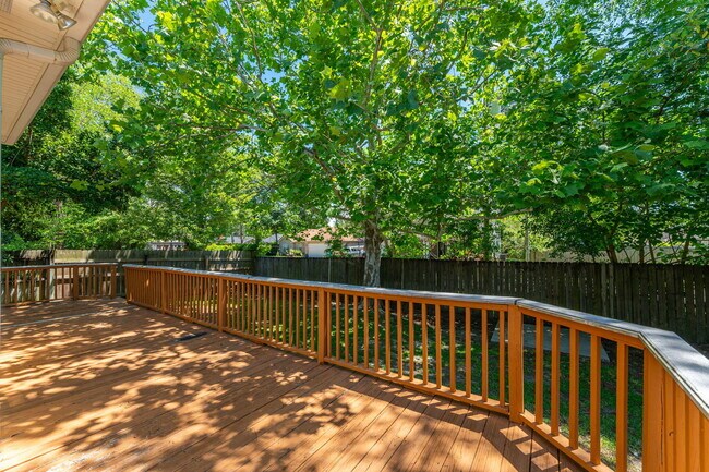 Building Photo - 1697 Glenwood Ct