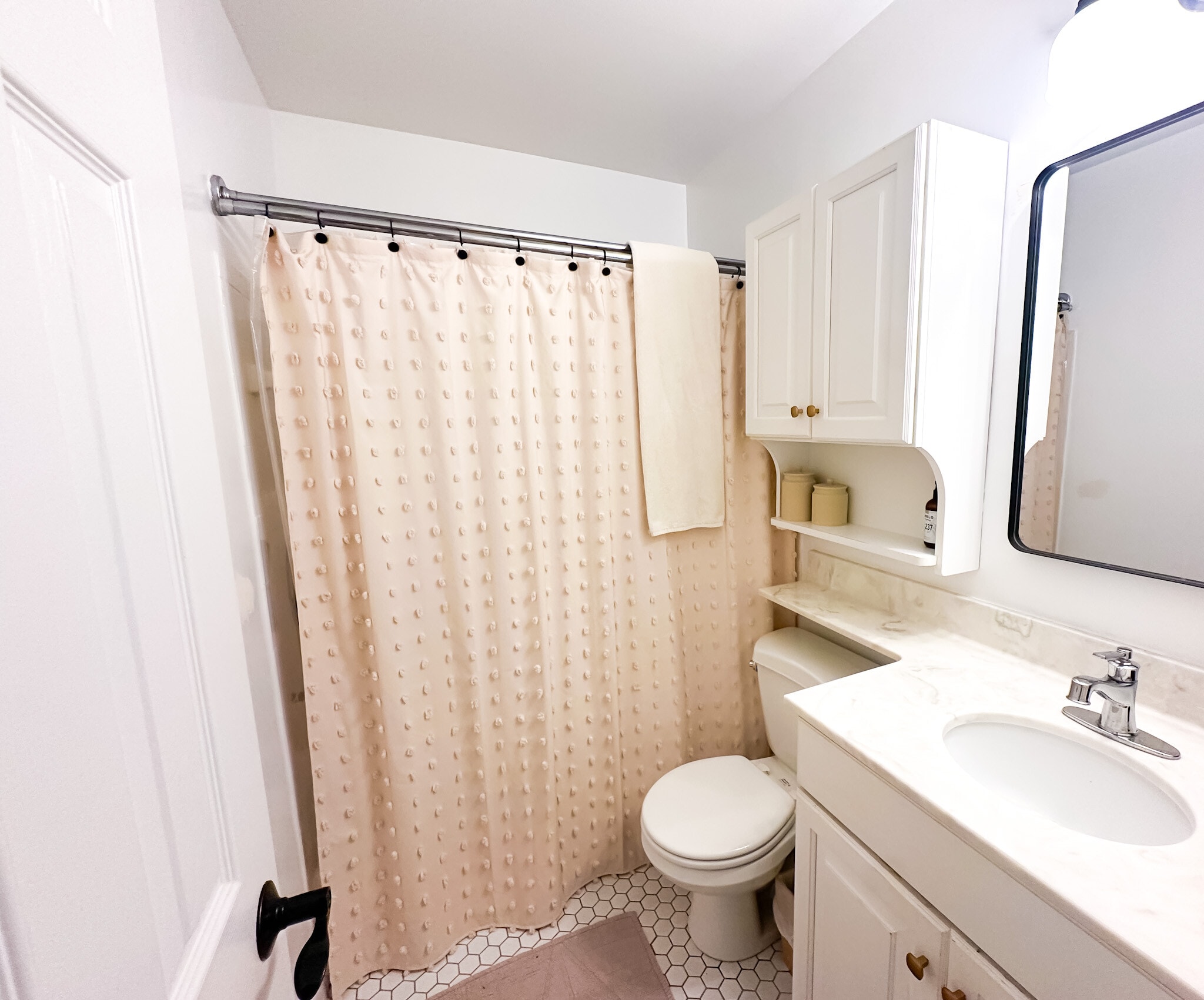 Hallway Bathroom - 8409 Morey Ln