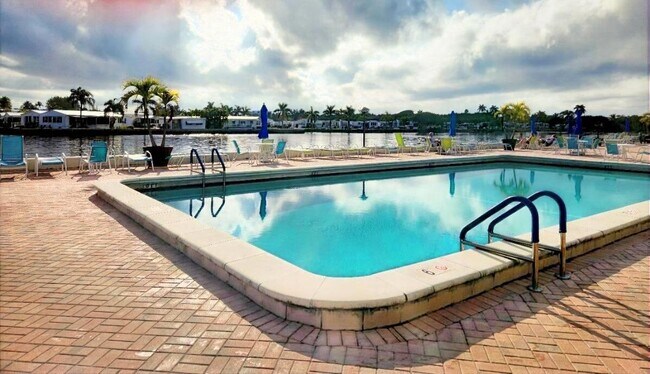 Building Photo - 2008 S Federal Hwy