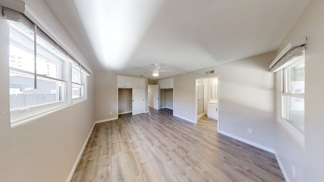 Building Photo - 5577 Mary Ln Dr