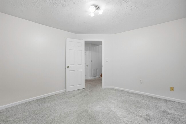 Building Photo - 237 South St