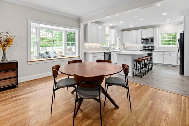 Building Photo - 6916 Seven Locks Rd