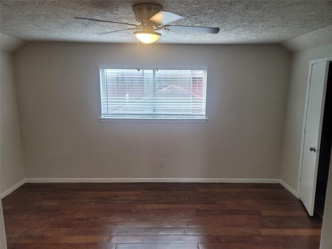 Building Photo - 10601 Sagewind Dr