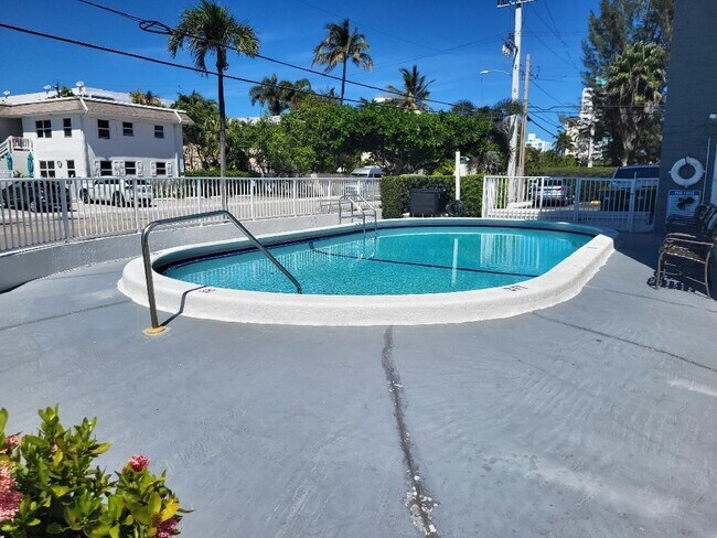 Building Photo - 550 Bayshore Dr