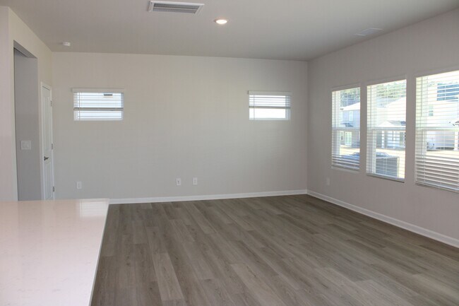 Building Photo - 832 Ottawa Dr