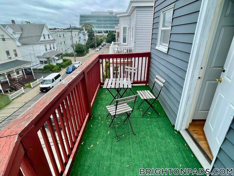 Building Photo - 40 Litchfield St