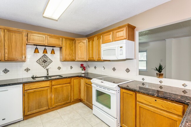 Building Photo - Updated Park City Home for Rent or Rent to...