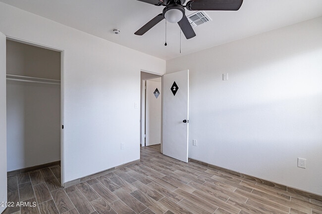 Building Photo - 37 E El Parque Dr