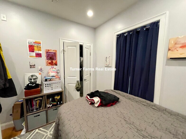 Building Photo - 721 Parker St