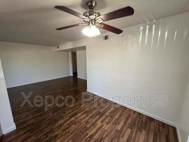 Building Photo - 5285 E Waverly Dr