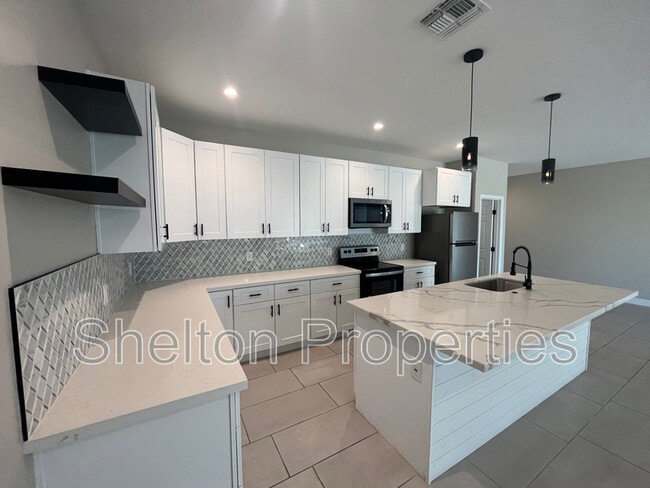 Building Photo - 120 S 91st Dr