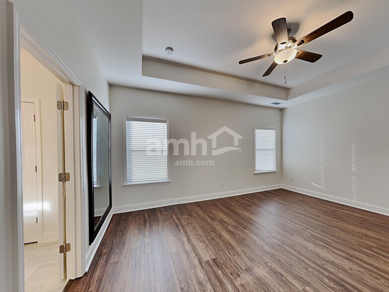 Building Photo - 5935 Hart Way