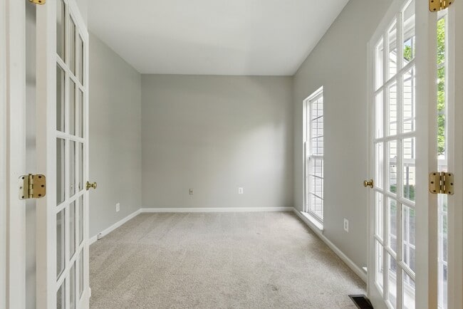 Building Photo - 2513 Holly Springs Ct