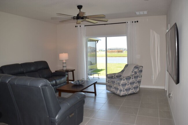 Building Photo - Stunning and elegant fully furnished 3/2/2 villa with Pool, hot tub & Lake views