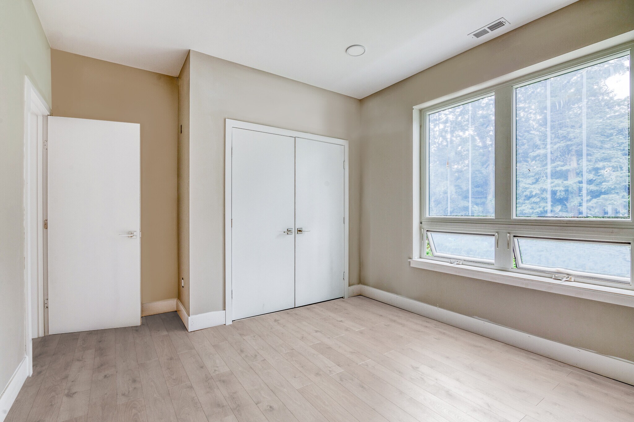 Building Photo - 1952 Bryn Mawr Ave