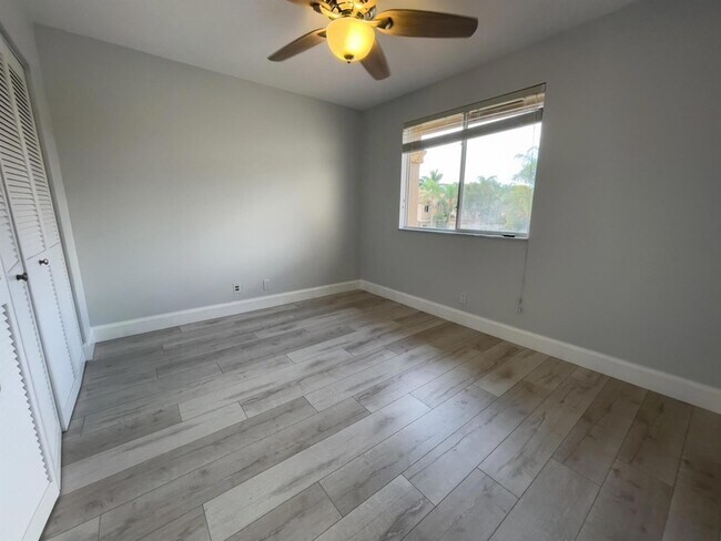 Building Photo - 6817 Via Regina