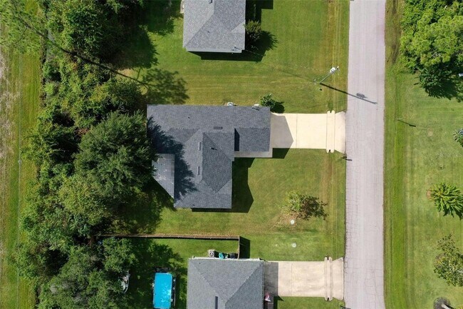 Building Photo - 9 Red Barn Dr
