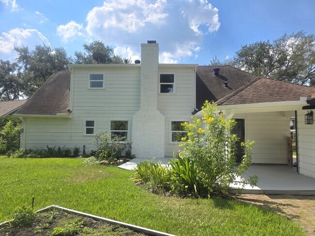 Building Photo - 1507 Village Green Ct