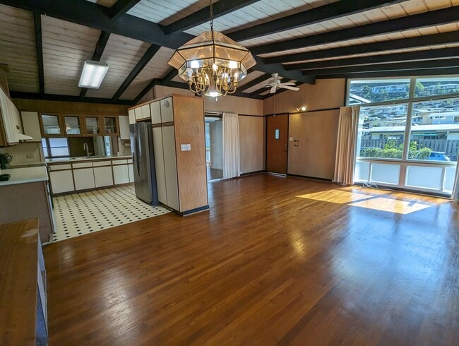 Building Photo - Vintage Upper Manoa 3 bed 2.5 Bath home