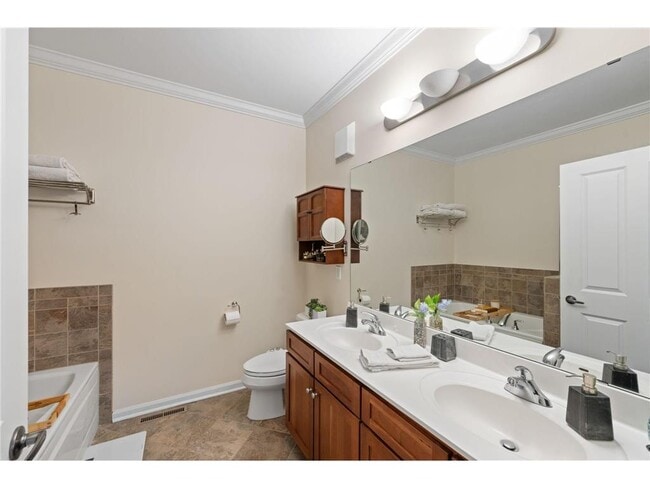 Building Photo - 1008 Portland Ave