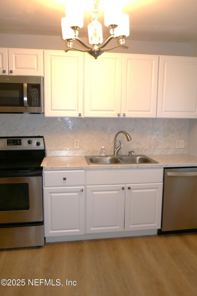 Building Photo - 2326 Red Oak Dr