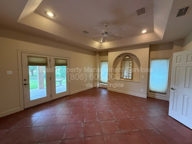 Building Photo - 2707 Regis St