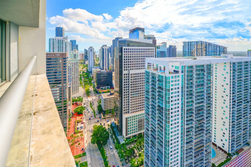 Building Photo - 485 Brickell Ave
