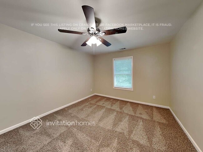 Building Photo - 147 Hawthorn Dr