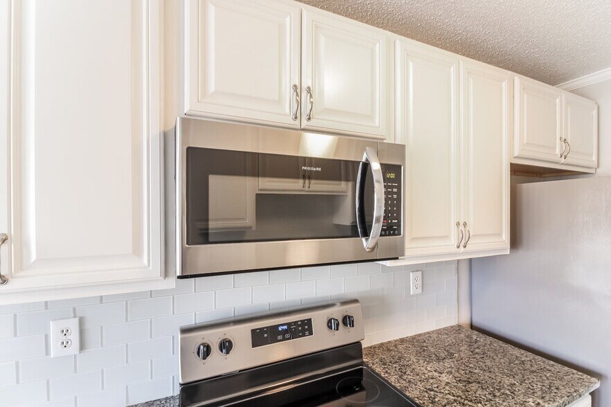 Building Photo - 7856 Deer Cove