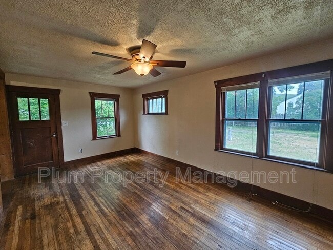 Primary Photo - 1405 River Rd