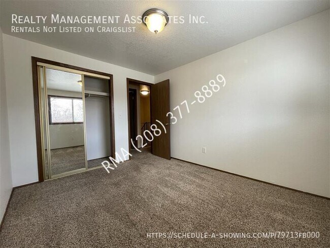 Building Photo - 5349 W Grover St