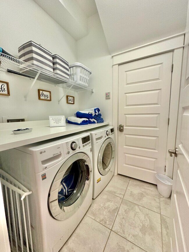 Building Photo - 18 E Milestone Dr