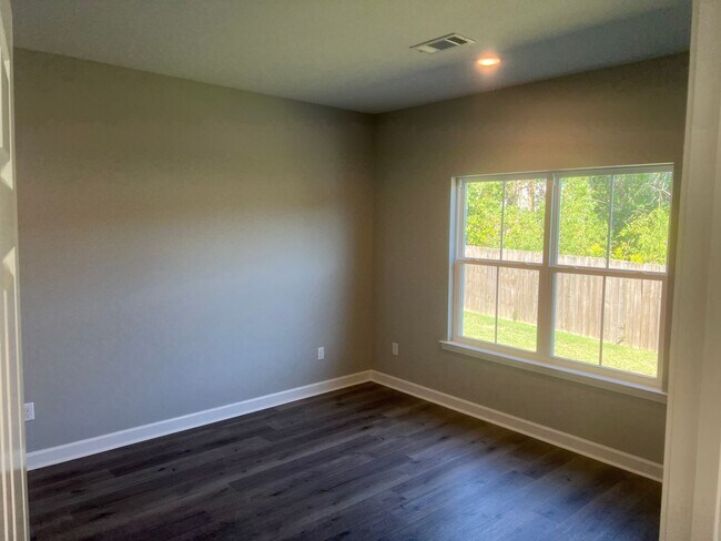 Building Photo - New 3 Bed 3 Bath Home