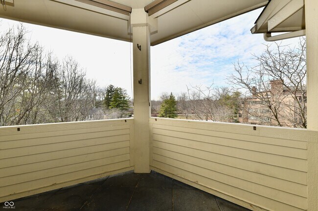 Building Photo - 8555 One W Dr