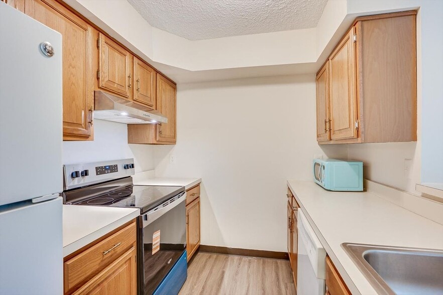 Building Photo - 2310 Aspen Dr