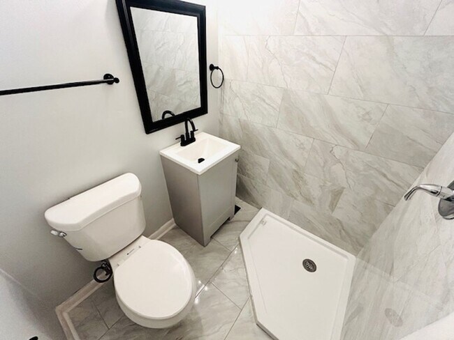 Building Photo - MOVE IN SPECIAL- $300 Off First Month's Rent-MOVE IN READY BRICK HOME!