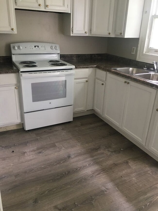 Building Photo - Spacious 2-3 bedroom home in Park Hill- Se...