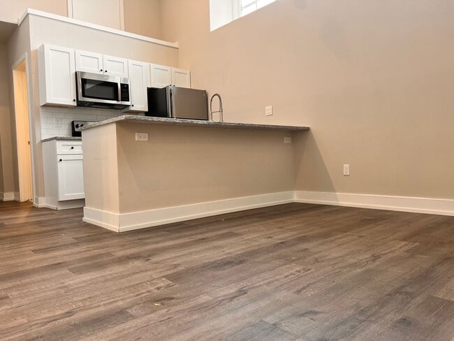 Building Photo - 4627 E. Thompson-2 Bed