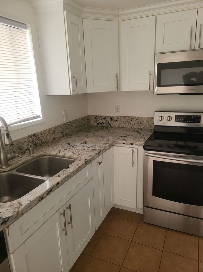 Building Photo - Beautiful 3 Bedroom Home in Loma Linda