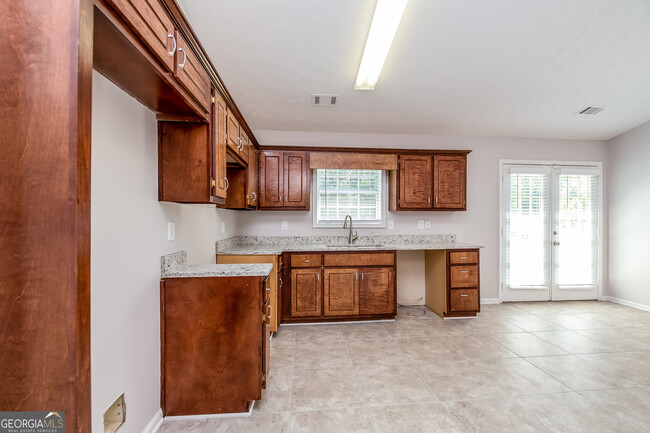 Building Photo - 315 Hunters Trce