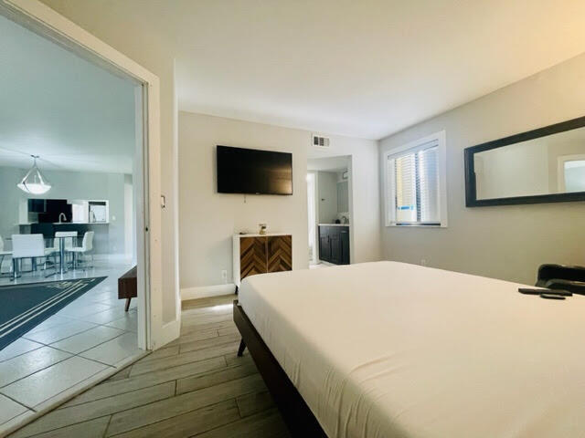 Building Photo - 5571 Courtyard Dr