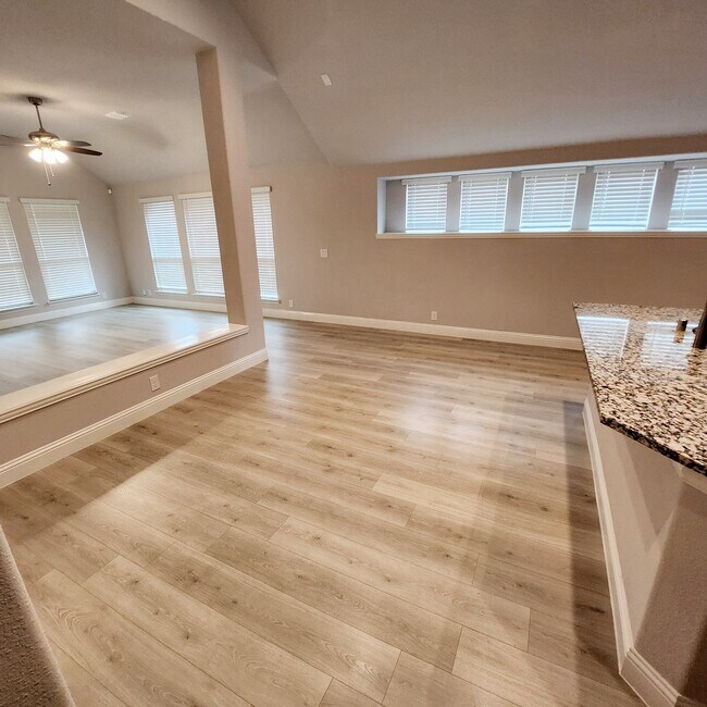Building Photo - 1312 Carancho Dr