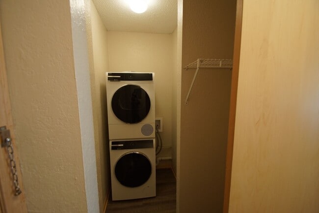 Building Photo - Modern First-Floor One Bedroom with In-Unit Laundry