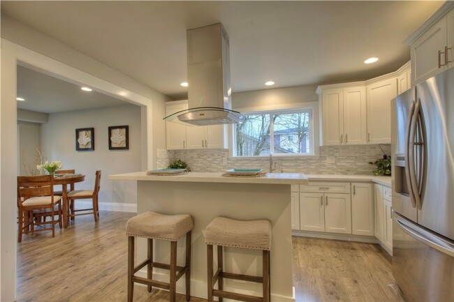 Building Photo - All inclusive master suite with private ba...